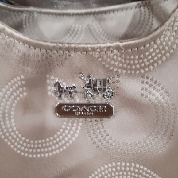 🔹️Coach 🔹️Madison Maggie Op Art Dotted Shoulder Bag - Picture 3 of 11